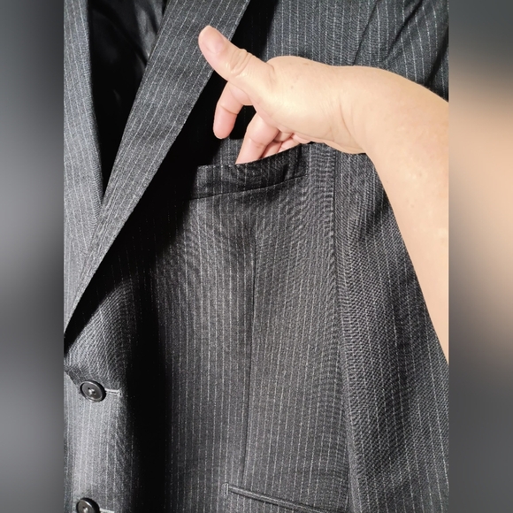 Elegant Charcoal Pinstripe Men's Blazer - Picture 2 of 16